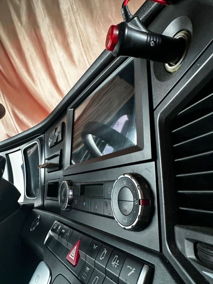 Штатная магнитола Teyes CC3L WiFi 2/32 Mercedes-Benz Actros (2011-2023)